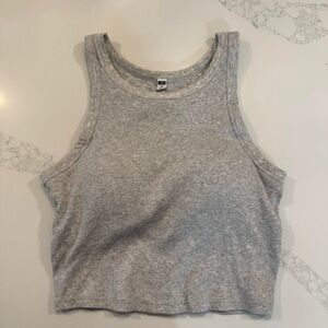 Grey UNIQLO cropped tank top featuring built-in bra pads